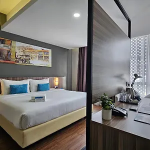 Отель Days & By Wyndham Fraser Business Park Kl ****